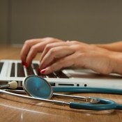 NIS2: Anforderungen und Umsetzung im Krankenhaus und MVZ